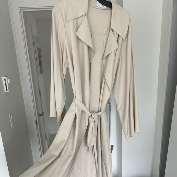Beige trench coat - Picture 2 of 5